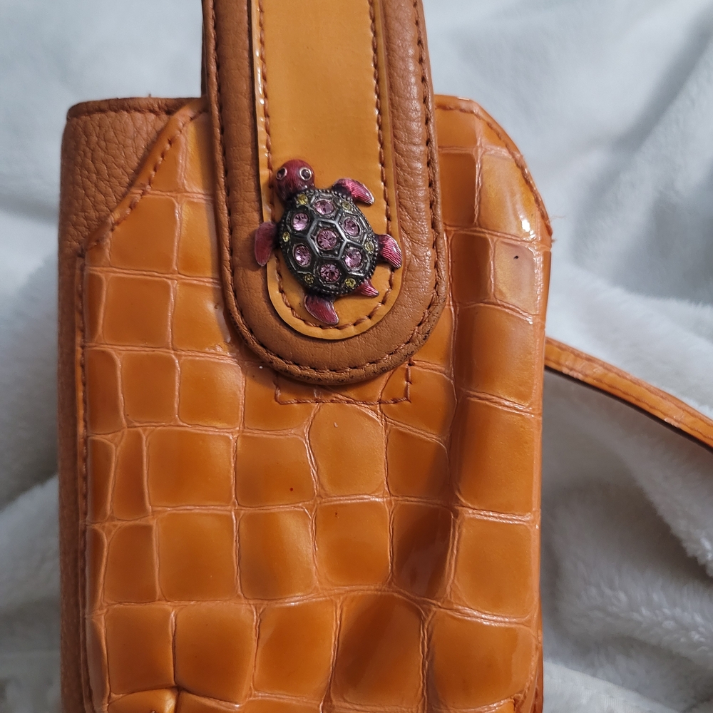 Crocodile Pattern Tan Bag with Turtle Accent - image 3